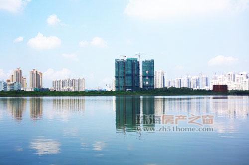 �������Y